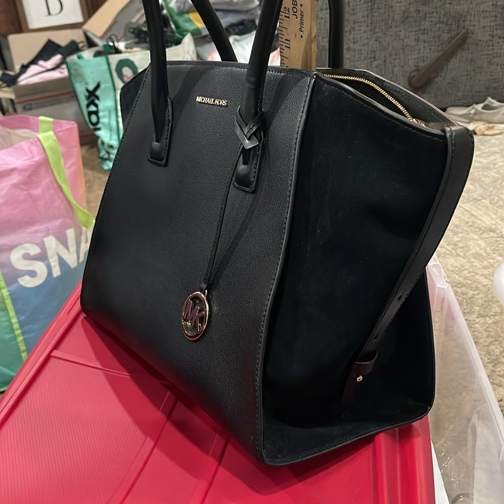 Black large tote , Michael Kors suede sides. Beautiful NEW - Picture 5 of 9